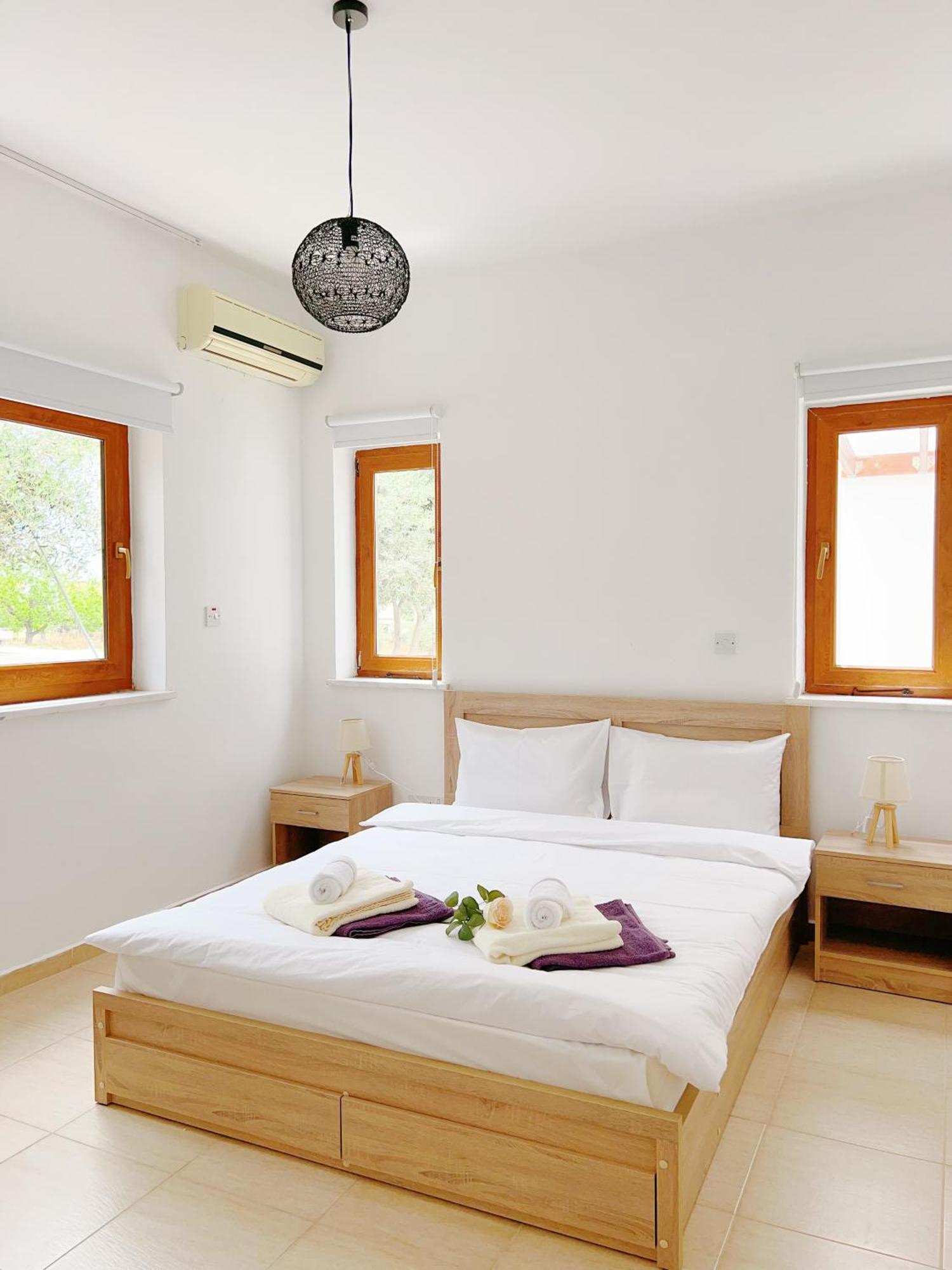 White Mountain Pool Villas 파포스 외부 사진